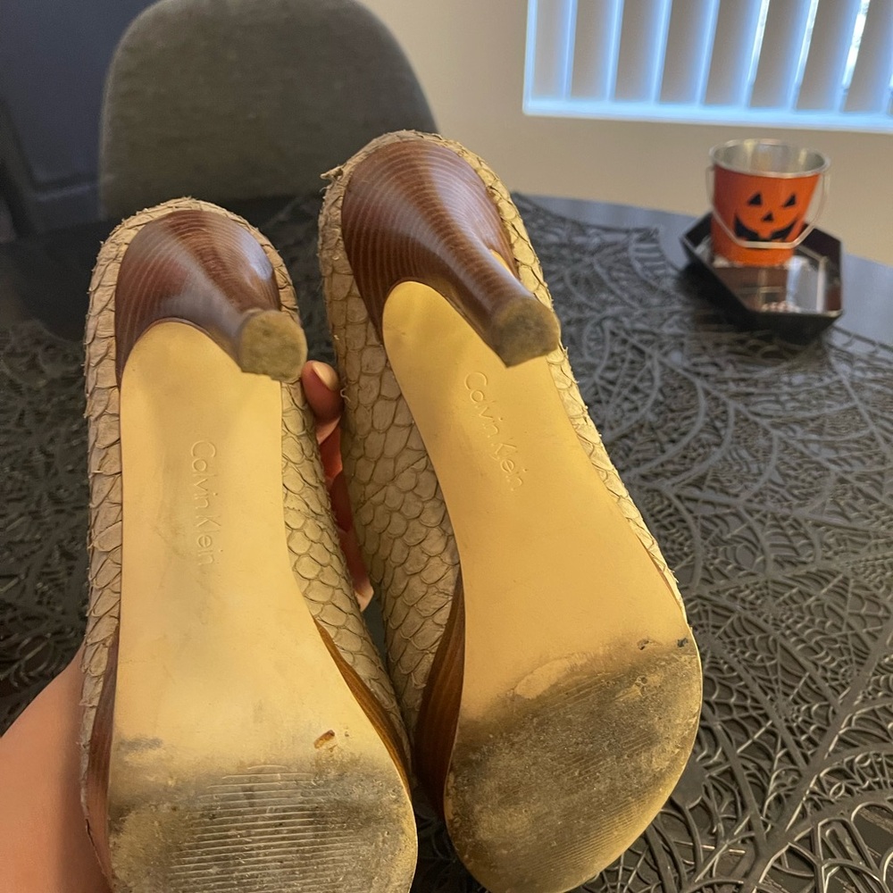 Calvin Klein cream colored heels - Picture 4 of 4